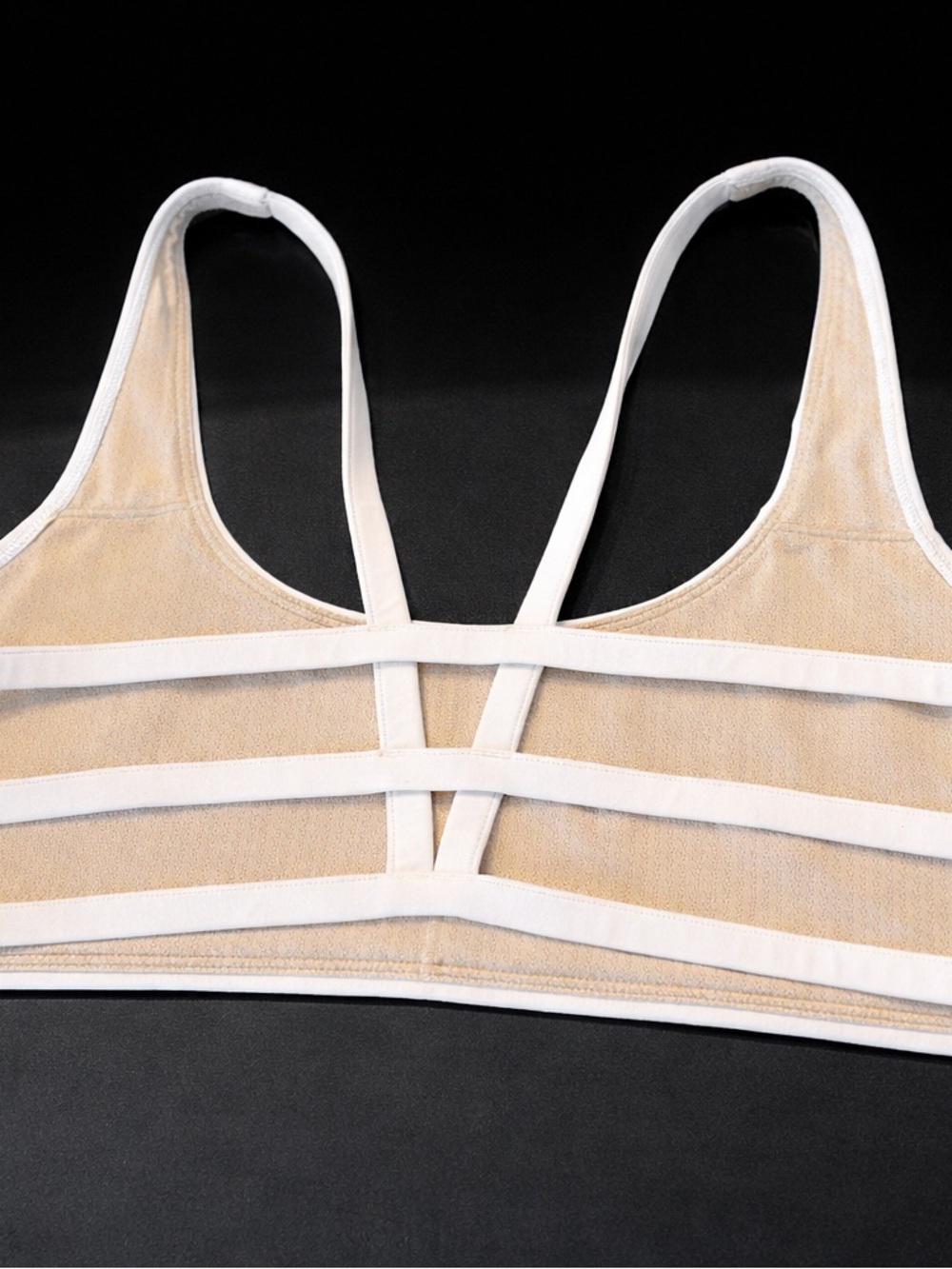 Vuori White Scoop Neck Sports Bra - Picture 4 of 6